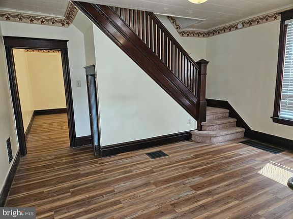 2nd image of 1819 Zarker St