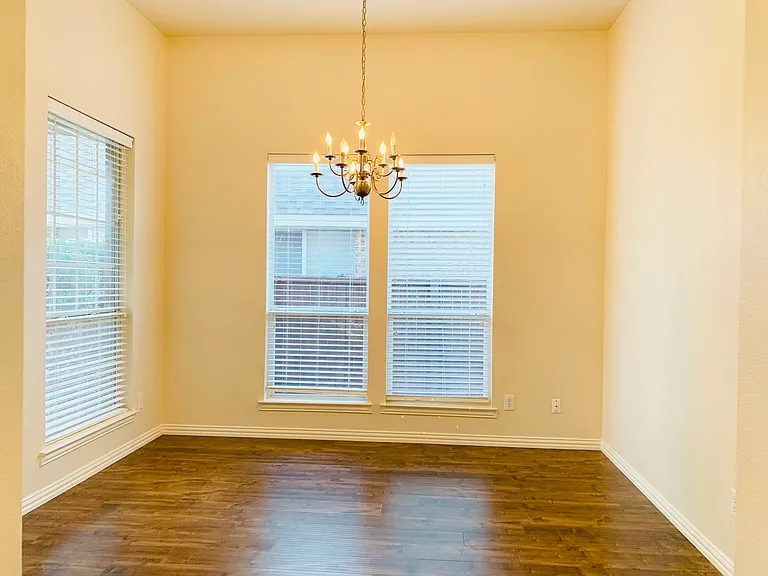 1505 Somerset Dr — Photo 4