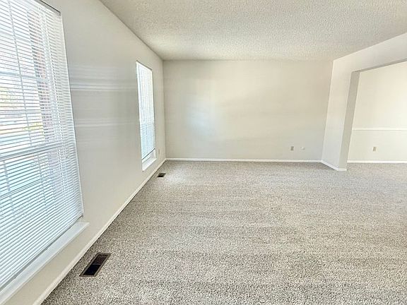5th image of 5383 Picket Dr