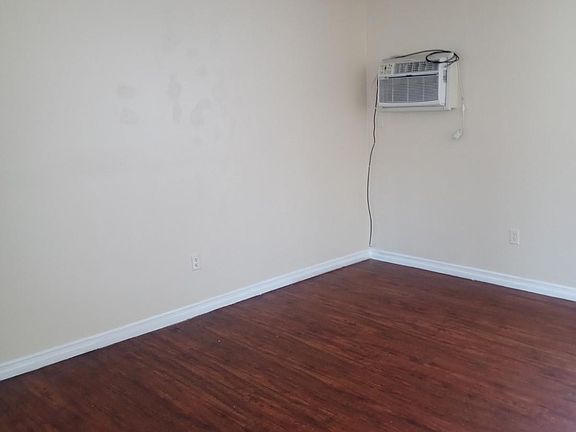 4th image of 6815 Kelvin Ave #102 & 212