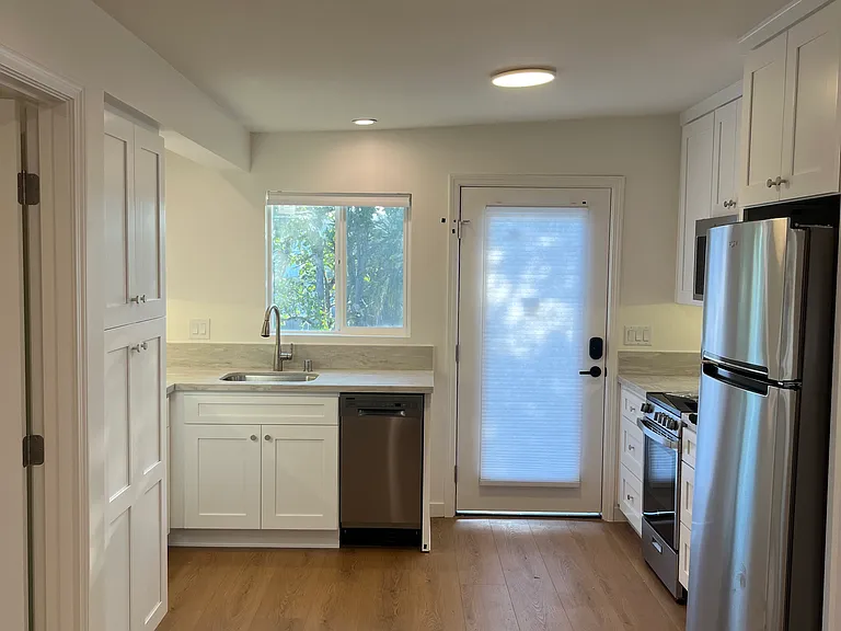 6324 Longview Ave — Photo 2