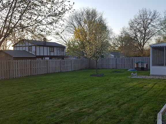 Nice-sized fenced back yard 