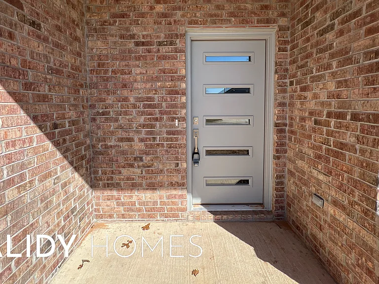 428 Remington Ave — Photo 2
