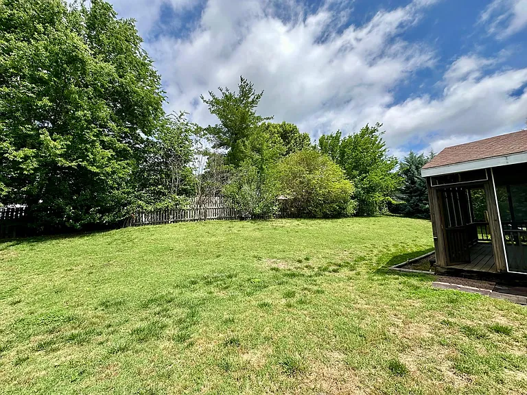 8425 Hirsch Dr — Photo 27