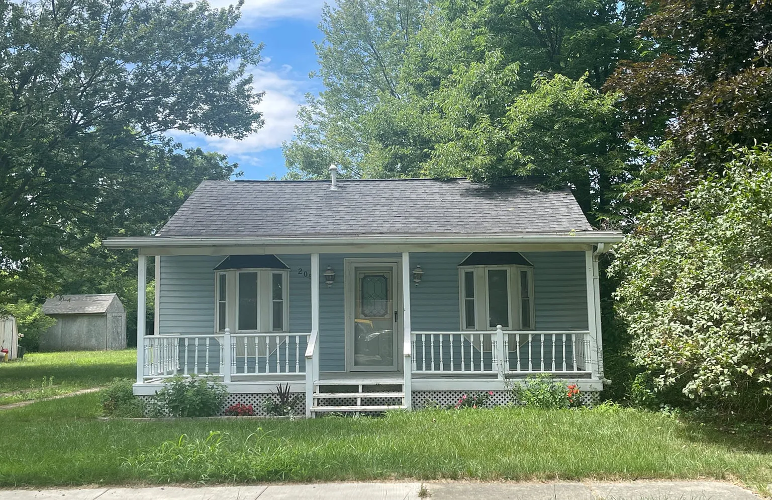 2050 Woodale Ave photo 1