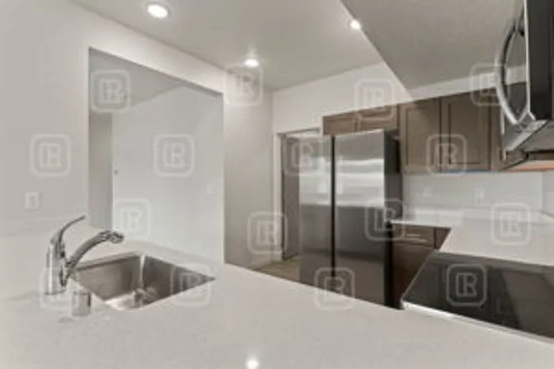 3 bed, 2.5 bath, 1639 sqft, $2,095 — Photo 3