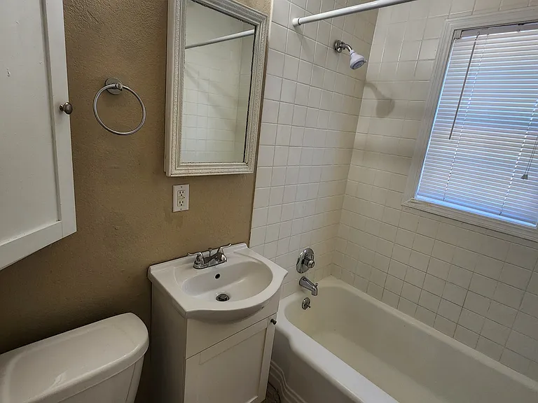 506 N Fern Ave — Photo 9