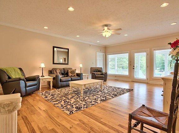 5th image of 221 E River Bend Dr