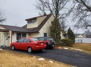 71 Everturn Ln, Levittown, PA 19054