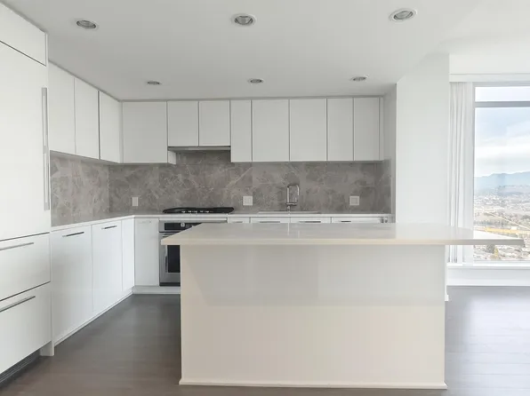 6700 Dunblane Ave #2906, Burnaby, BC V5H 0J3