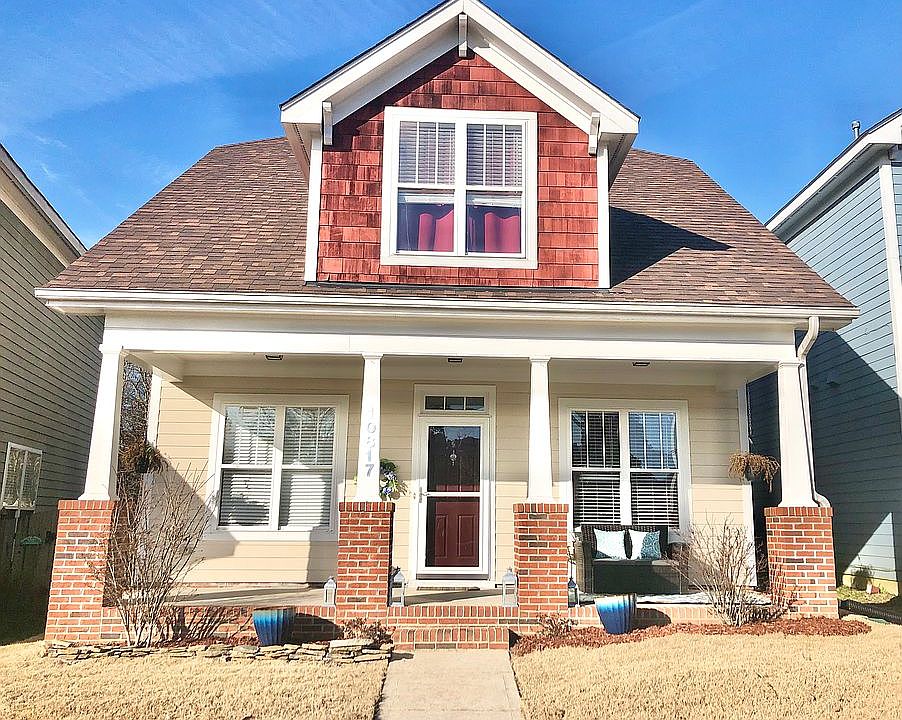 Charming, sunny front porch 