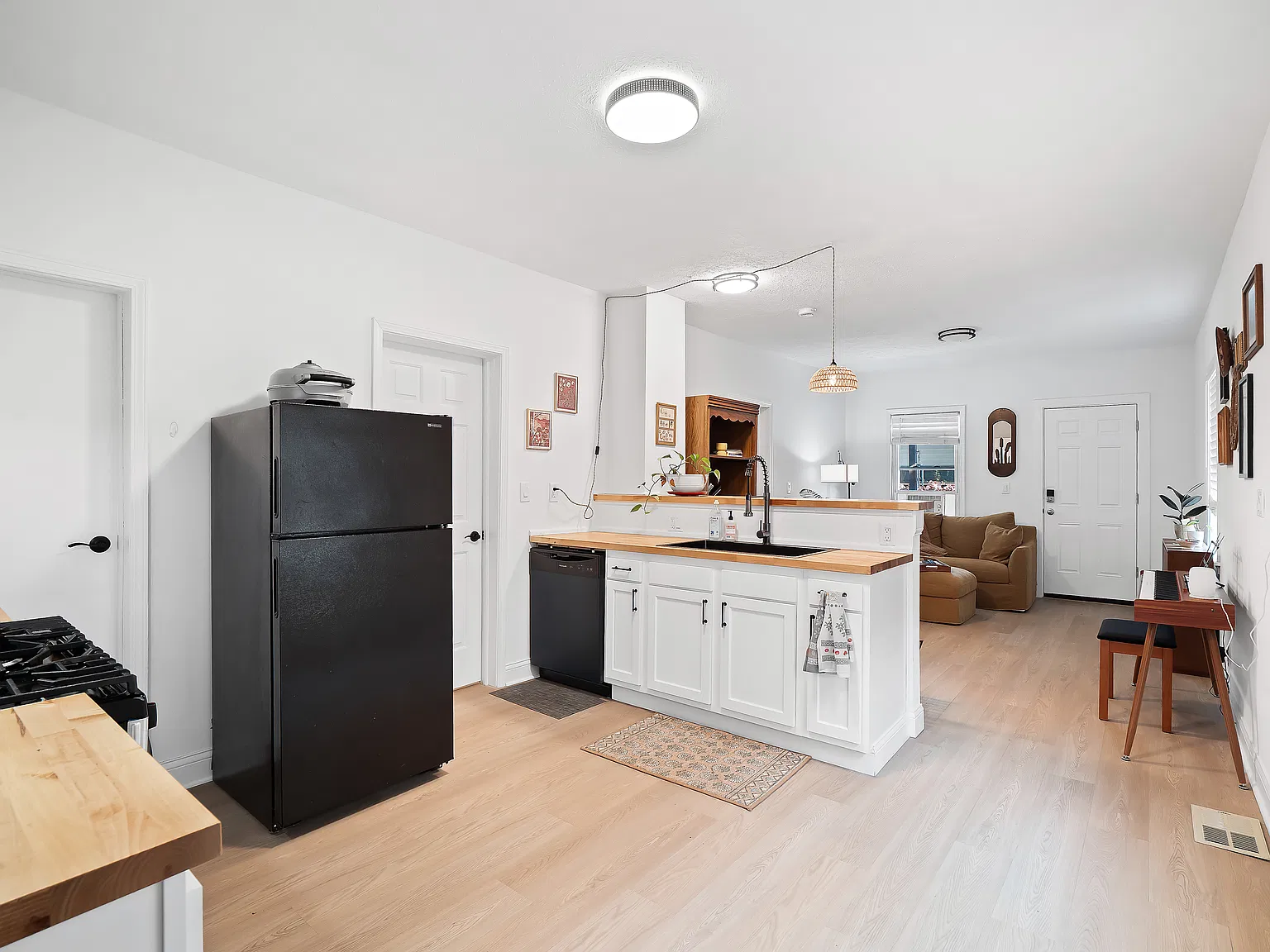 2 bed, 800 sqft, $1,650 — Photo 3