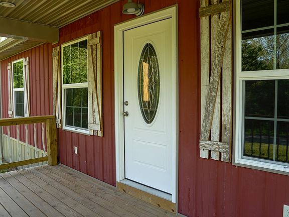 3rd image of 897 Lewis Rd