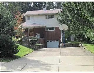 1216 Commercial St photo 1