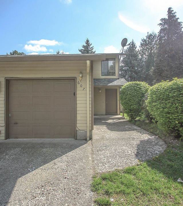 1st image of 607 SE 131st Ct