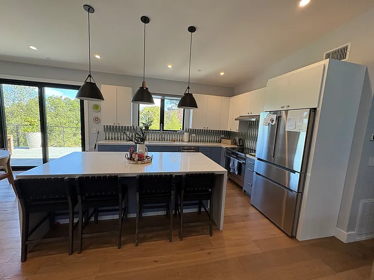 812 Spring Dr — Photo 3