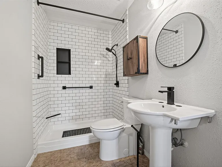 16174 Golden Sands Dr — Photo 17
