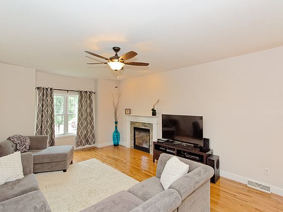 4th image of 3 Kaleen Dr