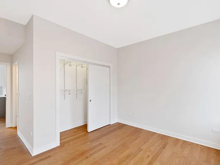 5049 N Troy St #3 — Photo 2