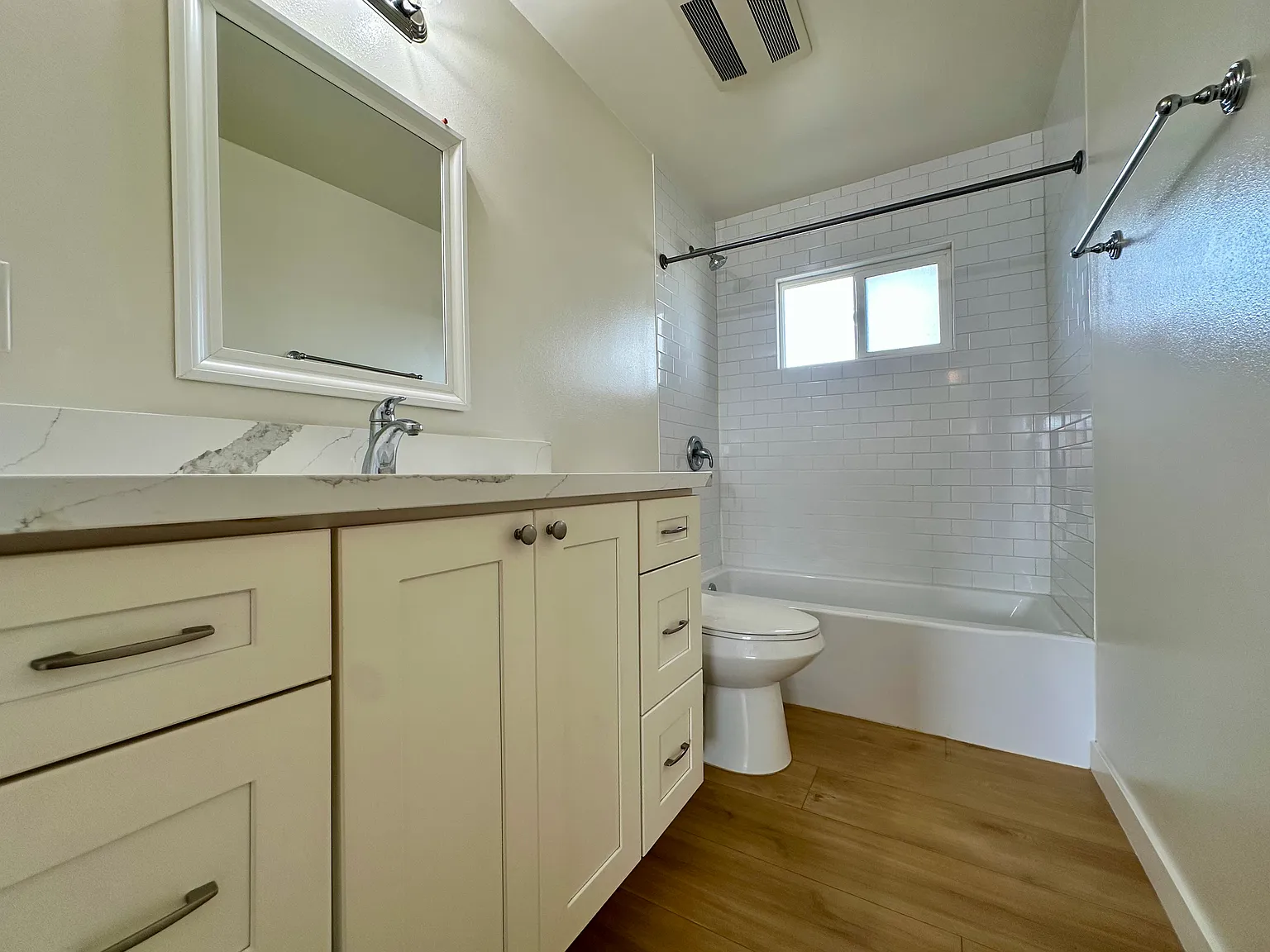 Elaine Joan Apartments — Photo 4