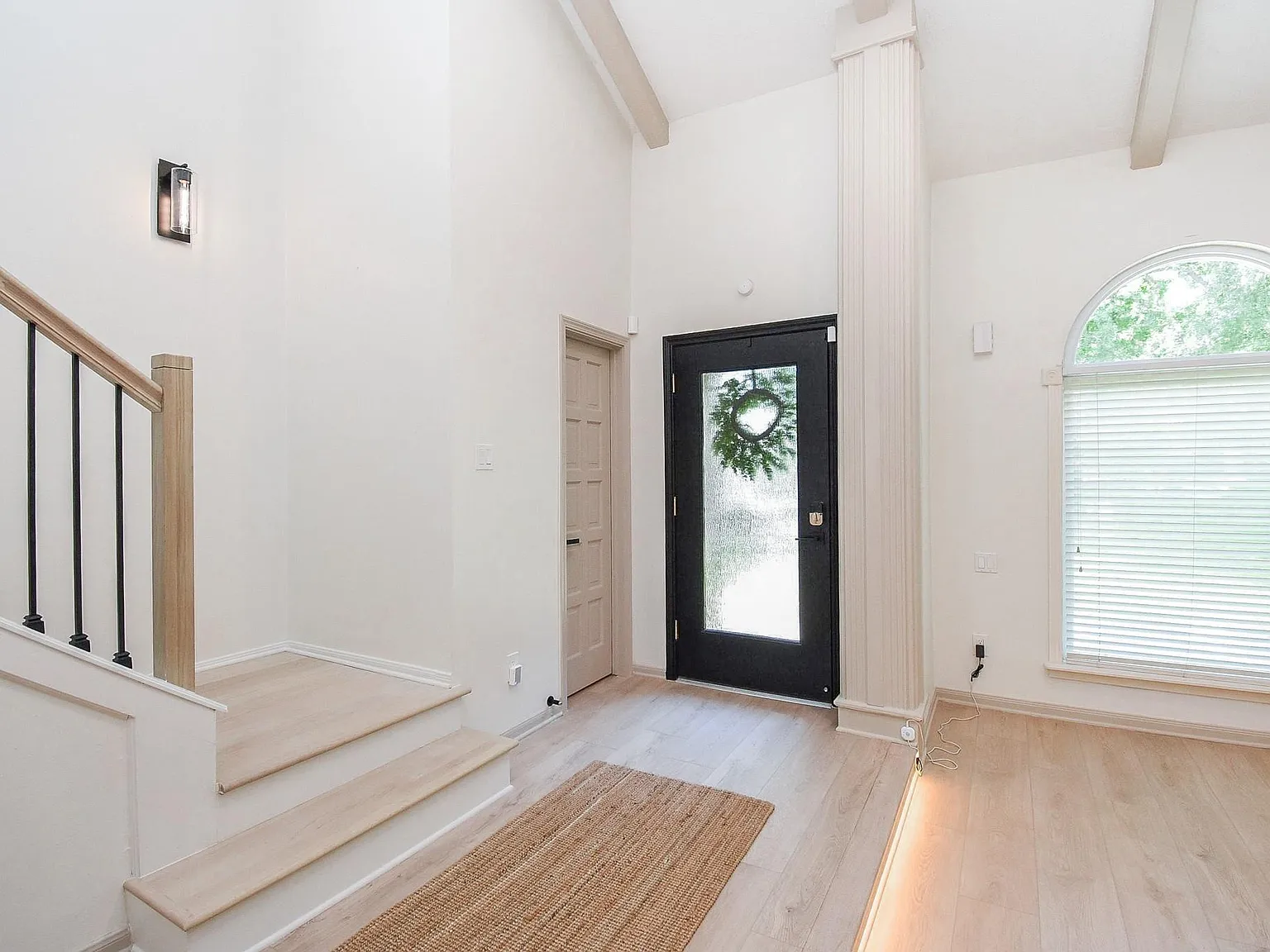 3 bed, 3.5 bath, 2432 sqft, $3,500 — Photo 4