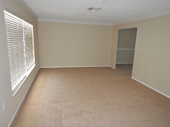 4th image of 2131 Orangepointe Ave