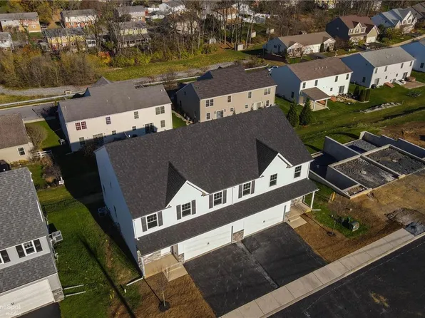 653 Sipos Dr, Northampton, PA 18067