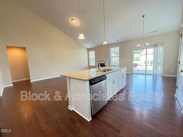 2433 Cedar Rock Dr — Photo 7