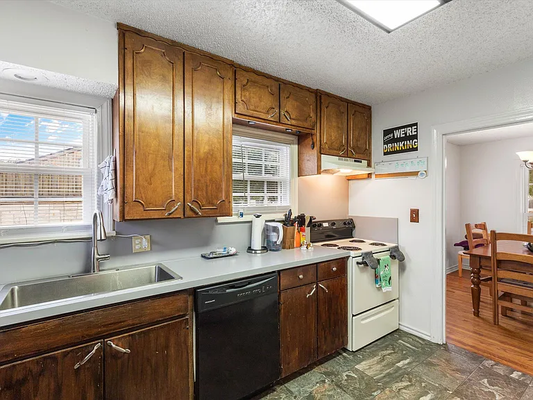 3508 W Biddison St — Photo 12