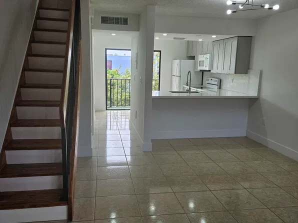 1328 W 51ST Place #D-23, Hialeah, FL 33012