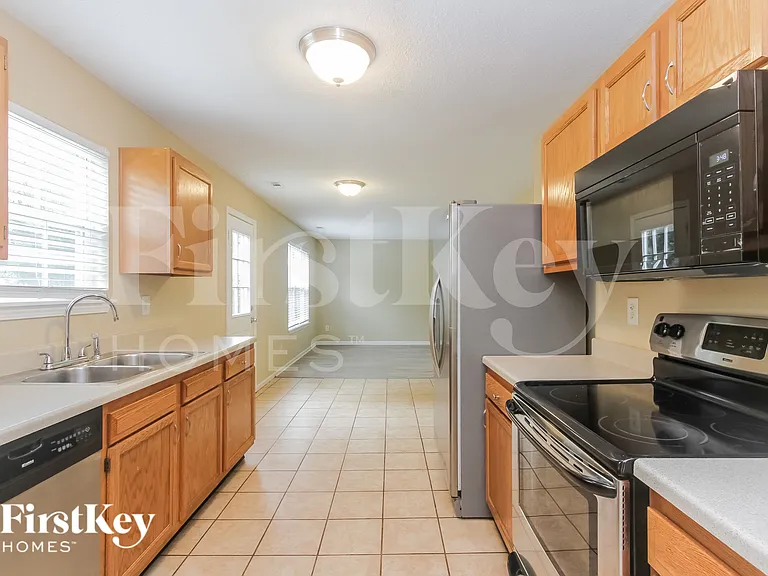 9775 Thomas Ln — Photo 6