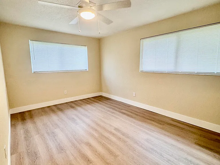 3112 SE 1st Pl — Photo 9