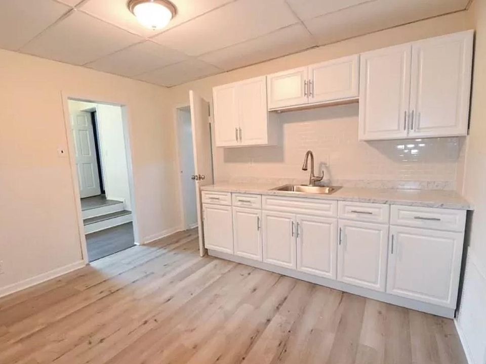 1st image of 633 Fargo Ave #1