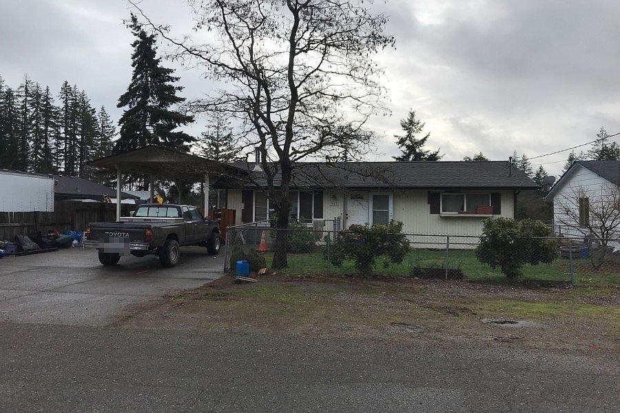 1st image of 923 Barnhard St