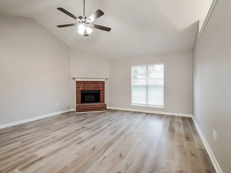 10712 Oak Cir N — Photo 4