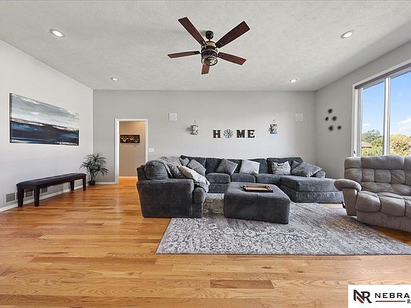 4th image of 5549 N 140th St