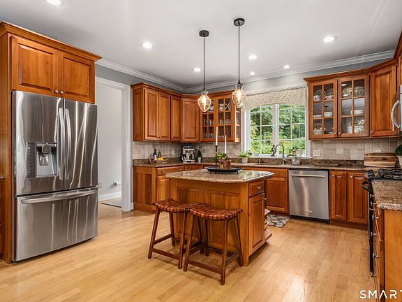 4th image of 513 Tryon Street