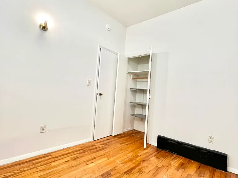 1544 Gates Ave #2F — Photo 7