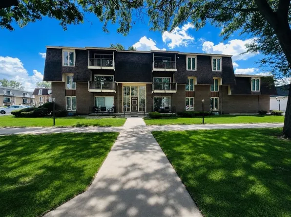 5721 W 103rd St APT 203, Oak Lawn, IL 60453
