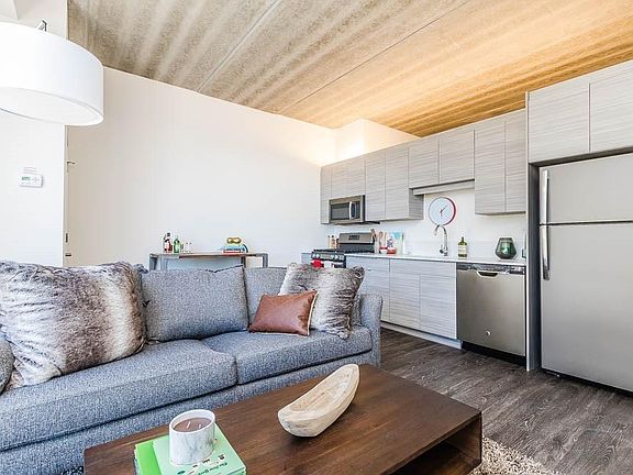 2nd image of 1916 N Milwaukee Ave #1BR
