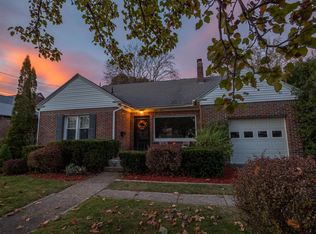 87 Sampson Pkwy, Pittsfield, MA 01201