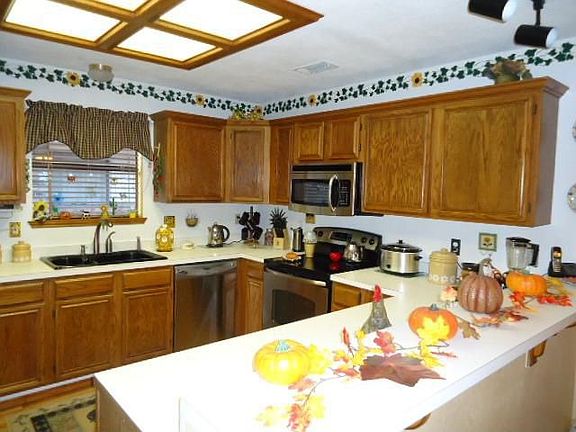 4th image of 2422 River Dr