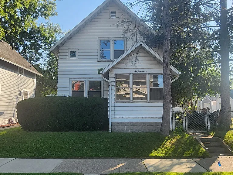 218 Worthington St — Photo 1