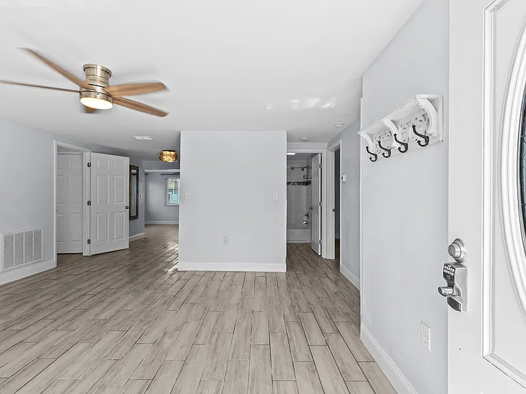 13916 Sommers Ave — Photo 7