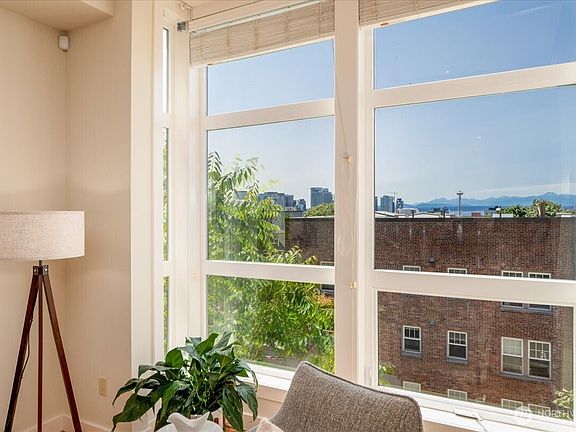4th image of 427 13th Avenue E #C