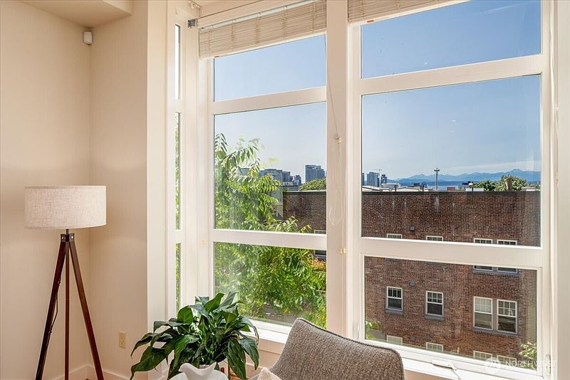 4th image of 427 13th Avenue E #C
