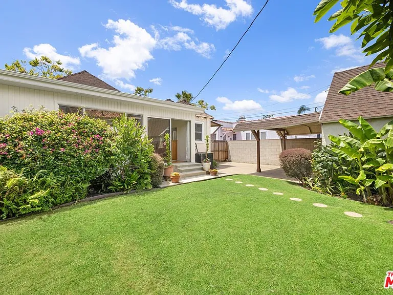 256 S La Peer Dr — Photo 14