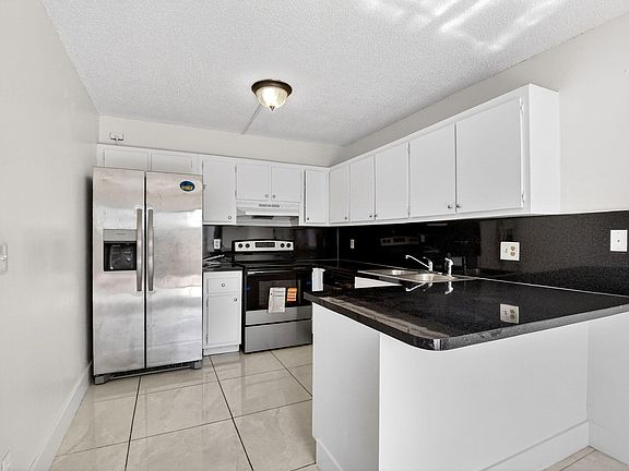 3rd image of 136 Woodland Road