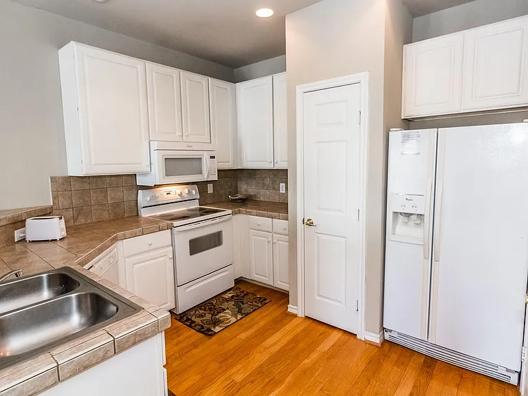 2400 McCue Rd #332 — Photo 5