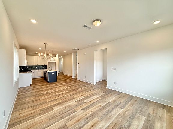 3rd image of 885 Central Park Dr